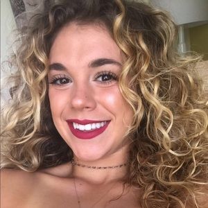 Meet your Posher, Carissa